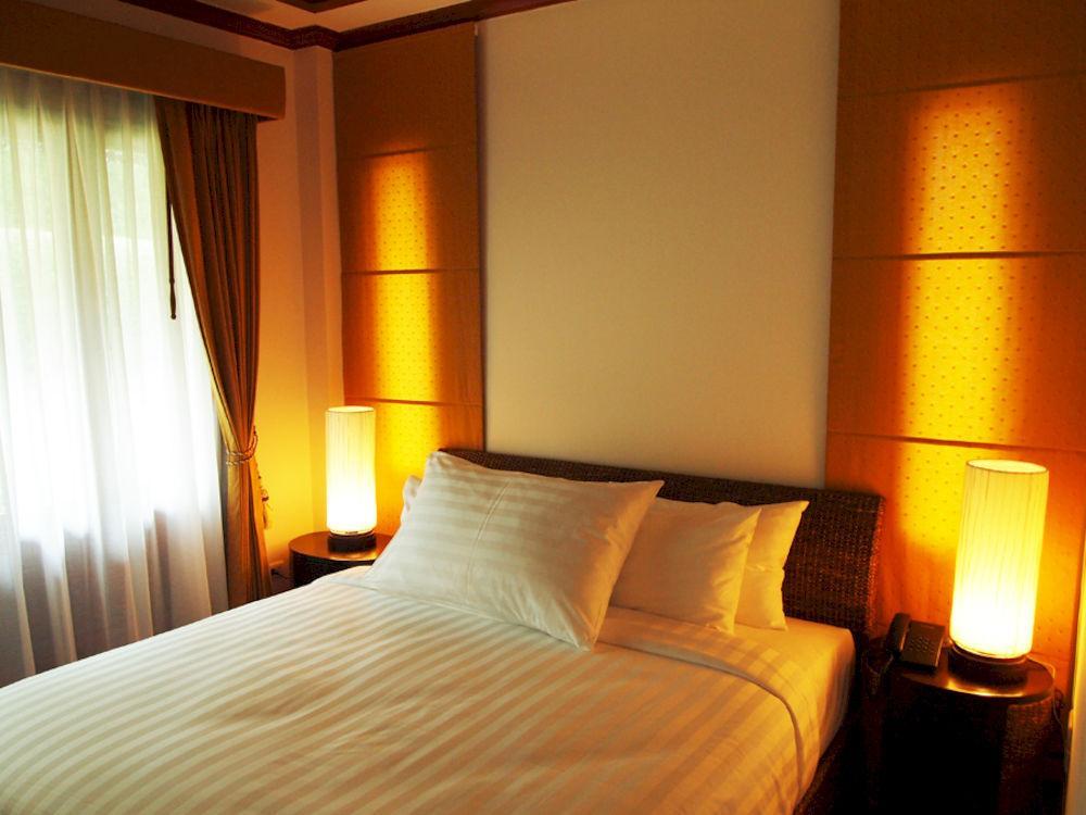 Oyo 626 The Chalet Phuket Resort Panwa Beach Esterno foto