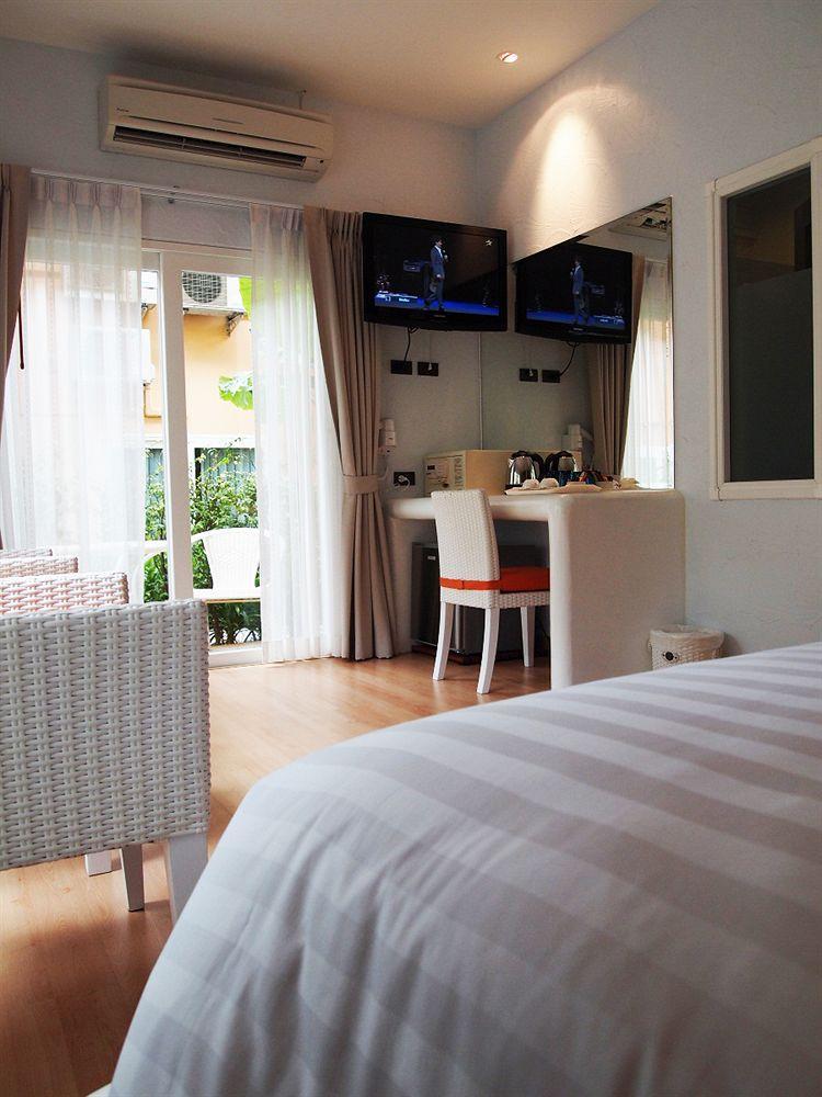 Oyo 626 The Chalet Phuket Resort Panwa Beach Esterno foto