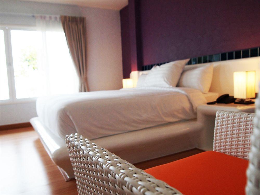 Oyo 626 The Chalet Phuket Resort Panwa Beach Esterno foto