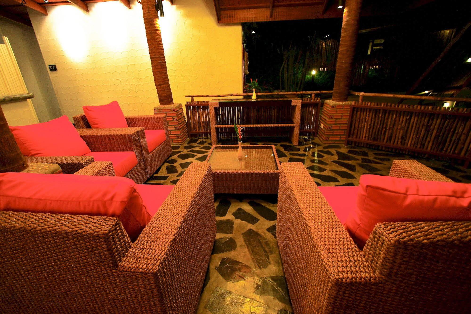 Oyo 626 The Chalet Phuket Resort Panwa Beach Esterno foto