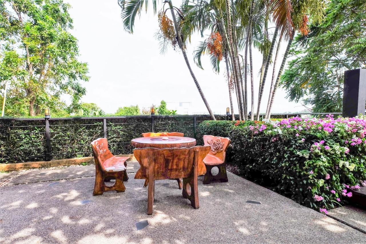 Oyo 626 The Chalet Phuket Resort Panwa Beach Esterno foto